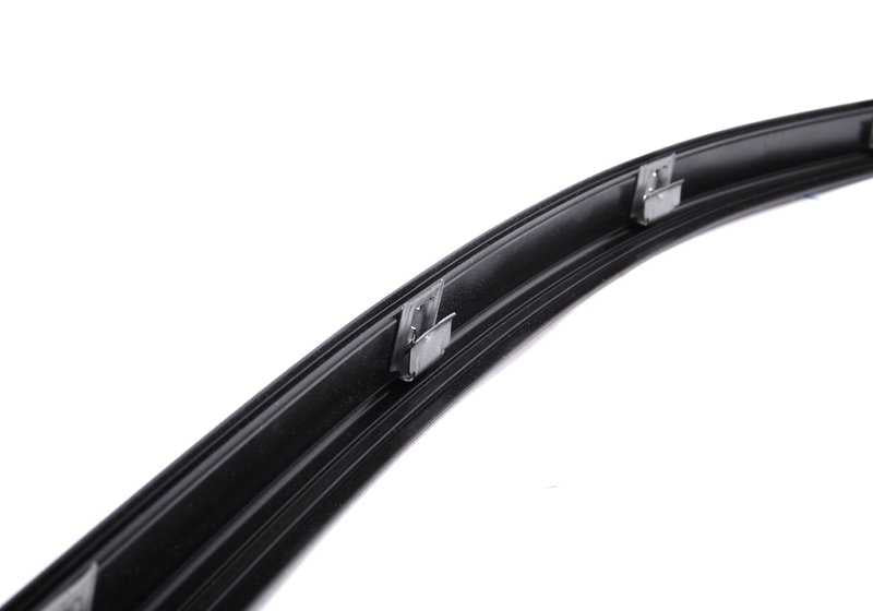 Moldura trasera derecha OEM 51342427412 para BMW E39. Original BMW.