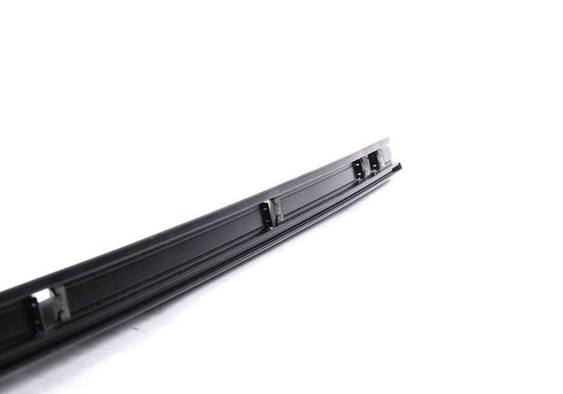 Moldura trasera derecha OEM 51342427412 para BMW E39. Original BMW.