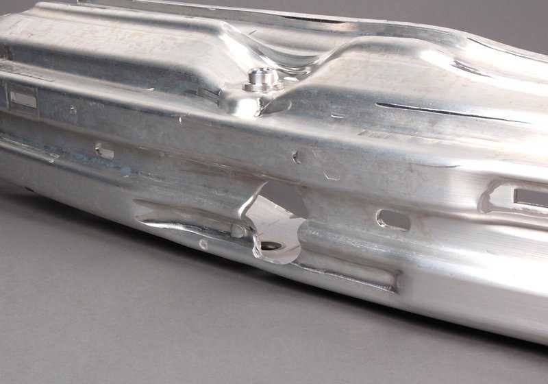 Cross Cross pour la série BMW 3 E46 (OEM 51118195300). BMW d'origine.