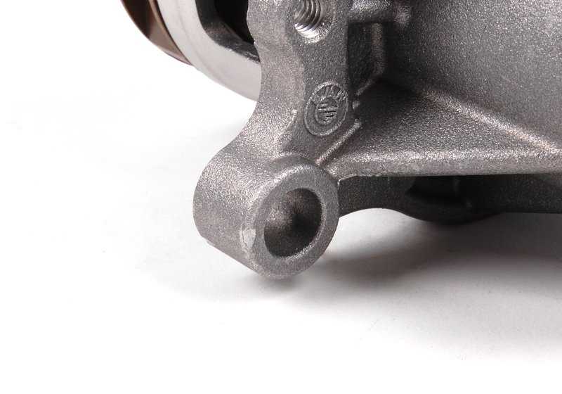 Bomba de agua mecánica OEM 11510393338 para BMW E30, E36, E46, E34, Z3. Recambio original para el sistema de refrigeración del motor. Compatible con múltiples versiones y motorizaciones. Original BMW.