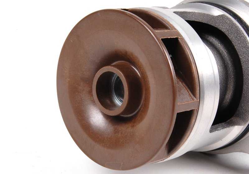 Bomba de agua mecánica OEM 11510393338 para BMW E30, E36, E46, E34, Z3. Recambio original para el sistema de refrigeración del motor. Compatible con múltiples versiones y motorizaciones. Original BMW.