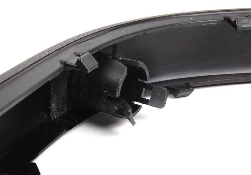 Moldura paragolpes trasero izquierdo OEM 51122498501 para BMW E39 520d, 520i. Original BMW.