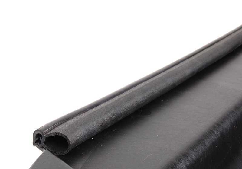 Protección del compartimento del motor delantero OEM 51758042976 para BMW E63 y E64. Original BMW.