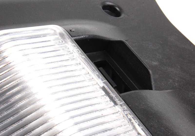Porta lámparas trasero derecho LED OEM 63217165974 para BMW E46. Repuesto original BMW.