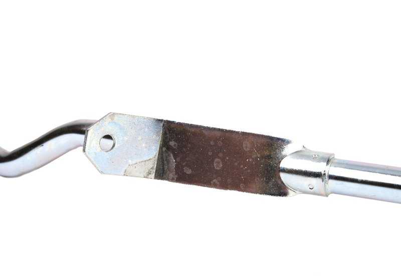 Tubería de retorno de dirección asistida OEM 32411093129 para BMW Serie 7 E38. Original BMW.