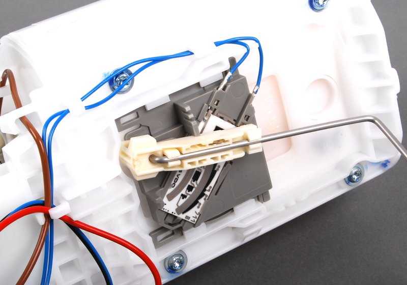 Bomba de gasolina con sensor de nivel OEM 16146766177 para MINI R53 Cooper S. Original MINI.