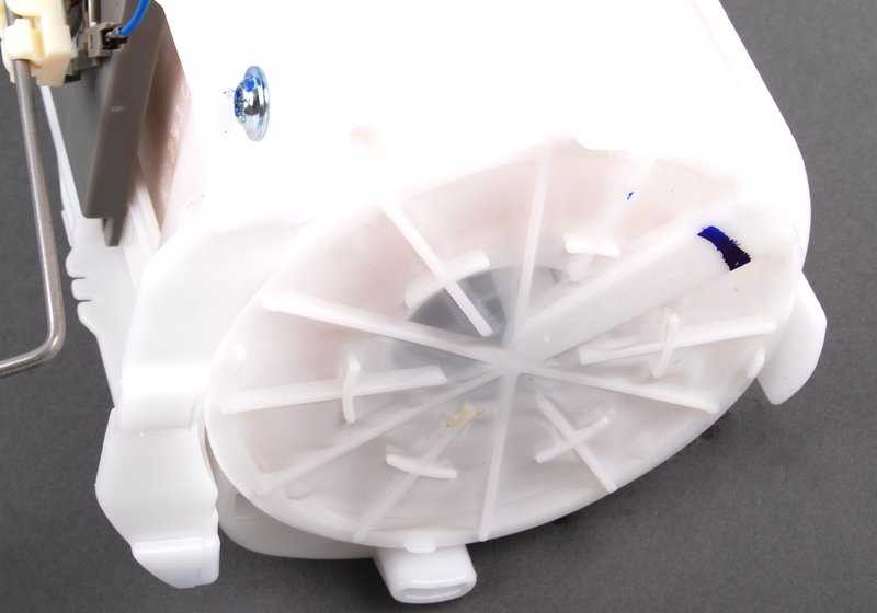 Bomba de gasolina con sensor de nivel OEM 16146766177 para MINI R53 Cooper S. Original MINI.