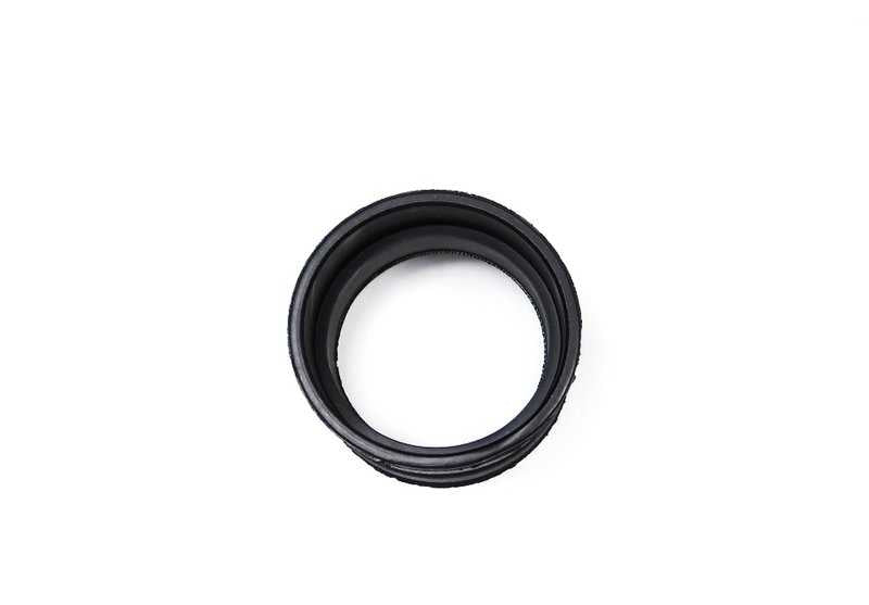 Connecteur d'admission OEM 13711718625 pour BMW E32 750I, 750IL et 750ILS. Pièce BMW originale.