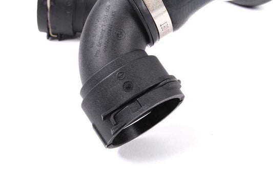 Manguera inferior del radiador al termostato OEM 17127564480 para BMW E82, E88, E90, E91, E92, E93, E89. Original BMW.