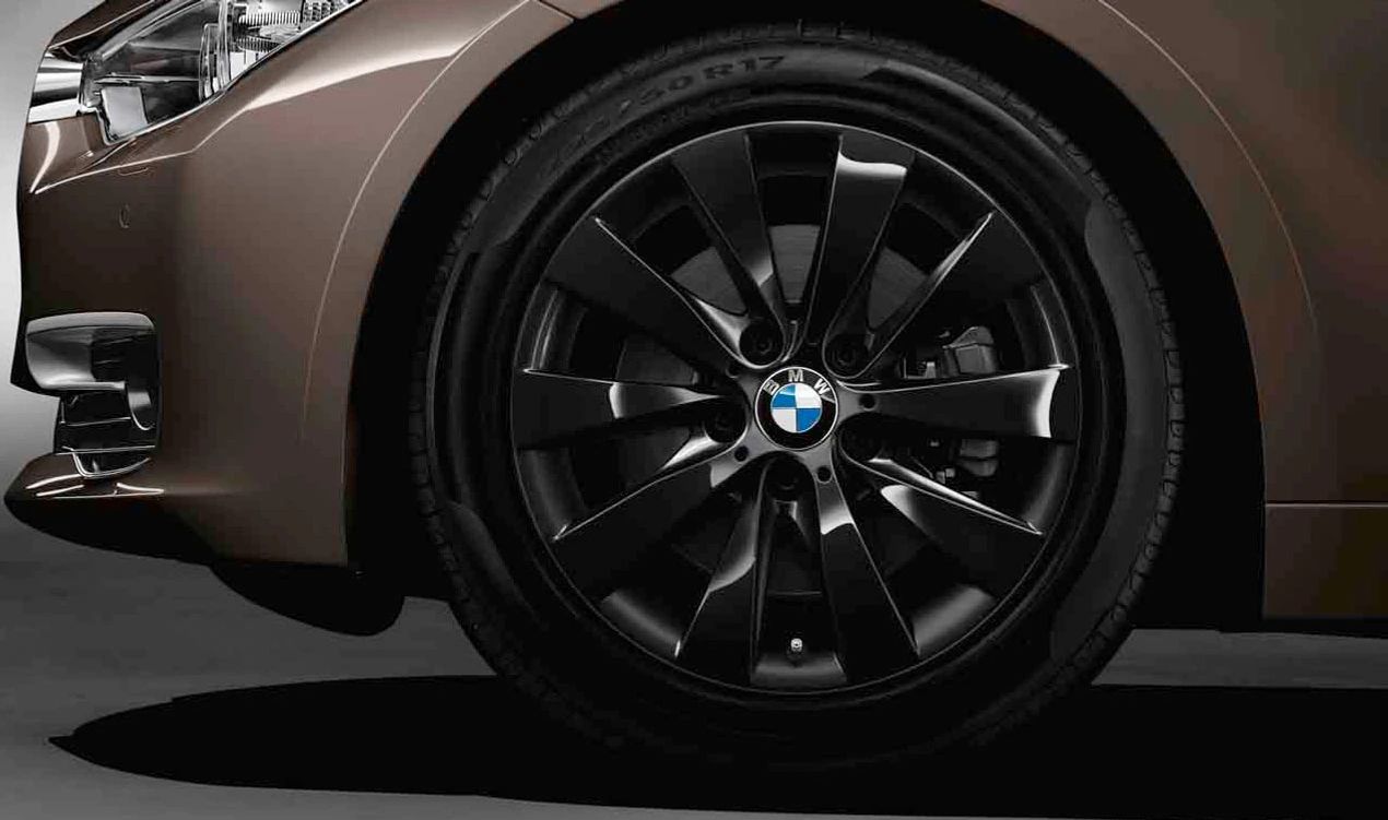 Llanta de aleación original BMW diseño V-Spoke 413 negra 17" OEM 36116867126 para BMW F30, F30N, F31, F31N, F35, F35N, F32, F33, F36. Compatible con sensores RDC. Original BMW.