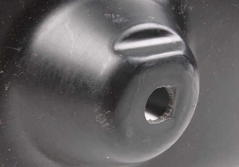 Cubierta paso de rueda trasero izquierdo OEM 51718044645 para BMW E90 M3 (PM91, PM92, VA91, VA92). Original BMW.