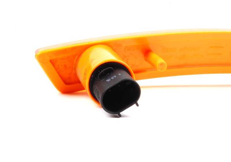 Luz de posición lateral delantera derecha OEM 63132751332 para MINI R56, R55, R57, R58, R59, R60, R61... y más. Original MINI.
