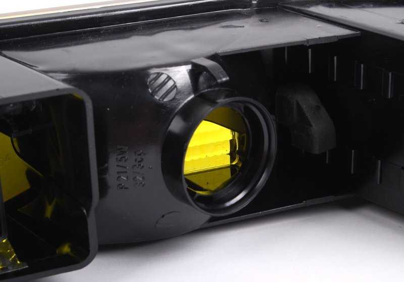 Fita de cabo de luz direita OEM 63111383944 para BMW Série 8 E31 840Ci, 850CSi. BMW genuíno.