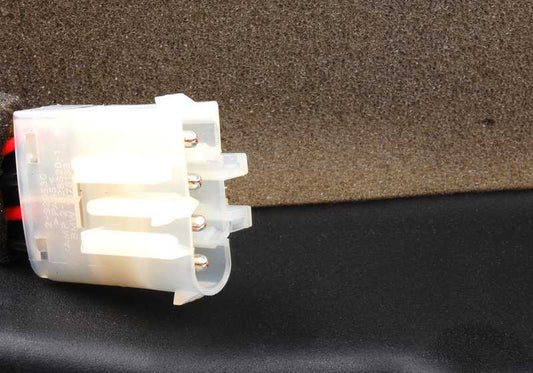 OEM subwoofer box 65138386456 for BMW E36 and Z3. Improves the sound with this original BMW speaker. Ideal for HIFI systems. It does not require advanced knowledge of mechanics. Original BMW.