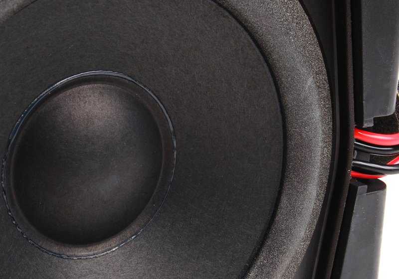 Caja de subwoofer OEM 65138386456 para BMW E36 y Z3. Mejora el sonido con este altavoz original BMW. Ideal para sistemas HiFi. No requiere conocimientos avanzados de mecánica. Original BMW.
