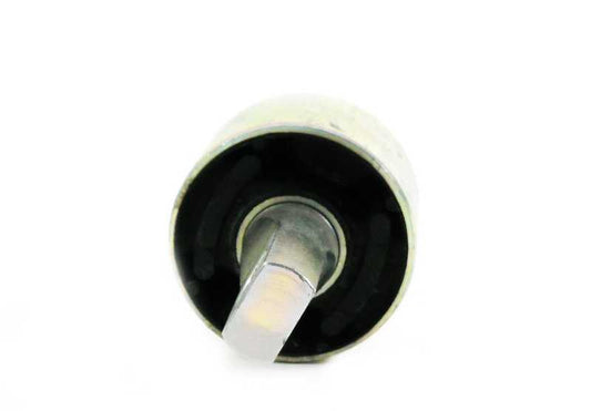 Silentblock goma trasero OEM 33321090452 para BMW E31 {840Ci, 840i, 850Ci}. Silentblock original BMW para soporte del eje trasero. Pieza original BMW.