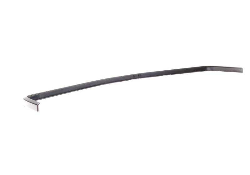 Faldón delantero para BMW Serie 3 E30 (OEM 51711945559). Original BMW