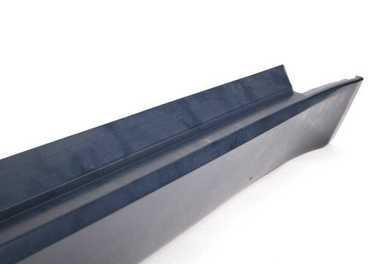 Cubrepanel lateral derecho imprimado OEM 51777178126 para BMW E60 y E61. Compatible con modelos 520d con motor M47 y N47 (manual y automático). Original BMW.