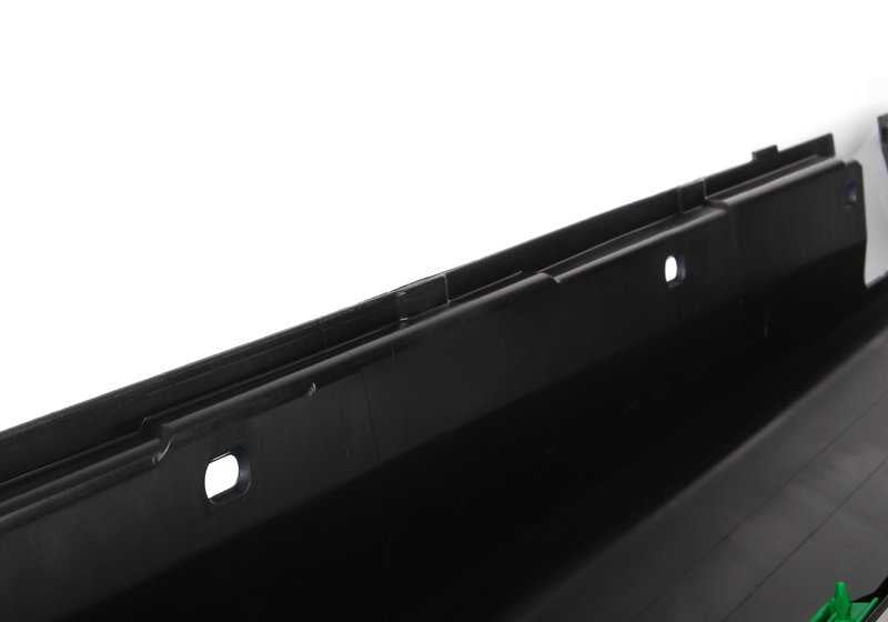 Cubrepanel lateral derecho imprimado OEM 51777178126 para BMW E60 y E61. Compatible con modelos 520d con motor M47 y N47 (manual y automático). Original BMW.