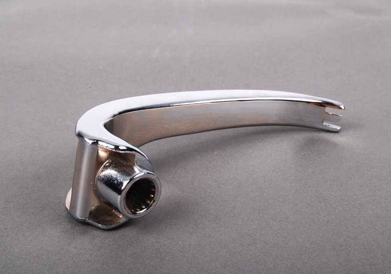 GUARSA OUTTERA DESTRA OEM 51211806004 per BMW E12, E24. BMW di riserva originale.