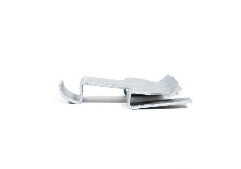 Clip de sujeción OEM 51131970866 para BMW E31. Original BMW.