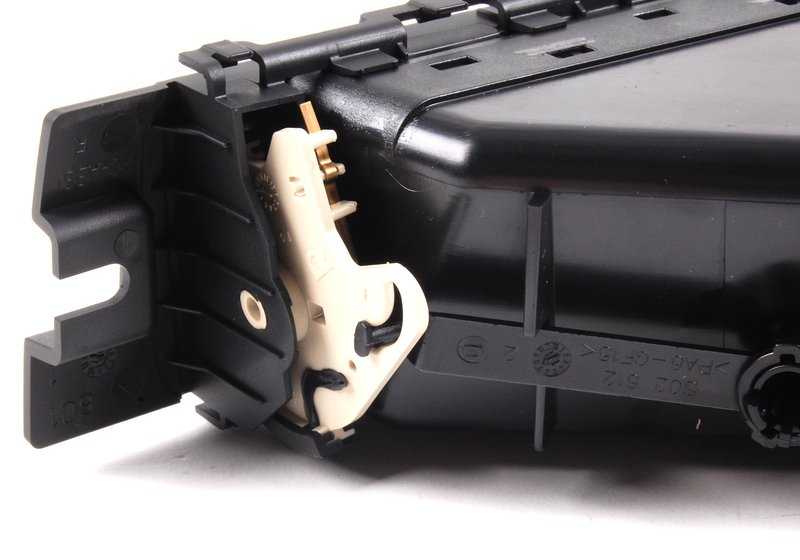 Rejilla central de ventilación OEM 64229130463 para BMW E92, E92N, E93, E93N. Recambio original BMW.