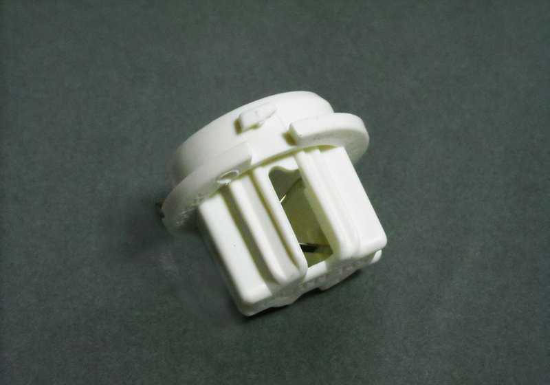 Original BMW OEM 63216943036 lamp holder for BMW E65, E66, E83, E53, E70. Compatible with all listed models.