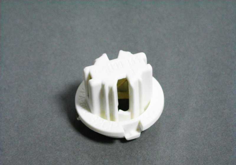 Original BMW OEM 63216943036 lamp holder for BMW E65, E66, E83, E53, E70. Compatible with all listed models.