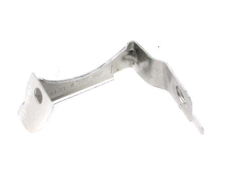 Soporte izquierdo para cubrecarter OEM 51718202967 para BMW E39 535i y 540i con cambio automático. Compatible con modelos fabricados entre 1996 y 2003. Pieza original BMW.