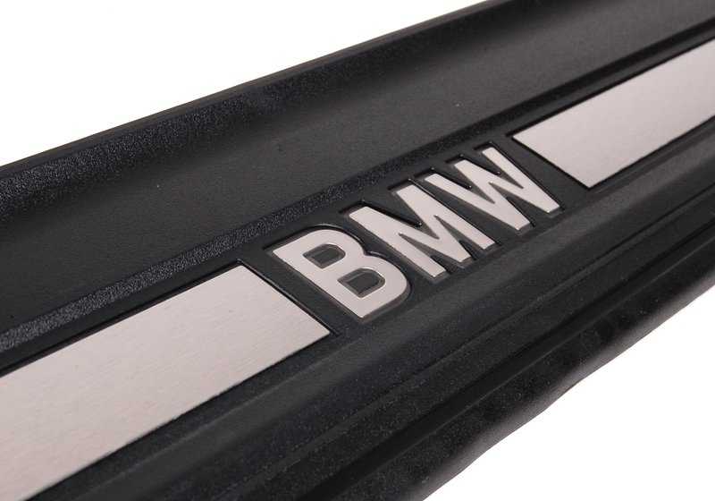 Embellecedor de entrada delantero izquierdo OEM 51477203601 para BMW Serie 5 F10, F11, F10 LCI, F11 LCI. Original BMW.