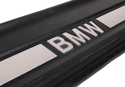 Embellecedor de entrada delantero derecho OEM 51477203602 para BMW Serie 5 F10, F11, F10 LCI, F11 LCI. Original BMW.