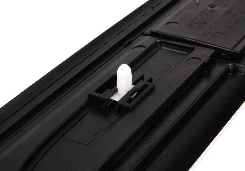 Equipador de entrada frontal direita 51477203602 Para BMW 5 F10 Series, F11, F10 LCI, F11 LCI. BMW original.