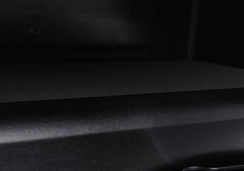 Guantera con cerradura OEM 51166959970 para MINI R50, R52, R53. Color negro panther. Compatible con modelos Cooper, One y Cooper S de 2001 a 2008. Original MINI.