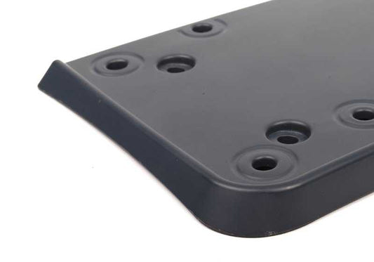Soporte para matrícula imprimado OEM 51117897271 para BMW E60, E60N, E61, E61N. Pieza original BMW. Ideal para sustituir la base de la matrícula delantera dañada o deteriorada.