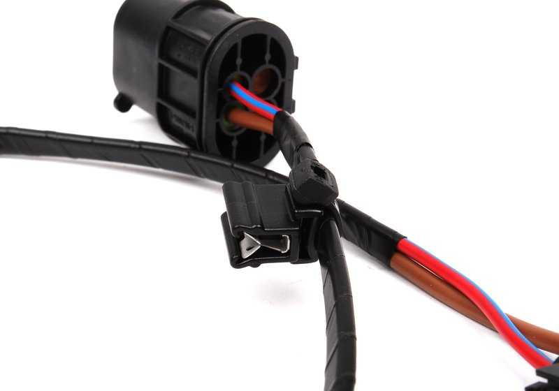 Cable adaptador para ventilador de una velocidad OEM 61116916144 para MINI R50, R52, R53. Compatible con modelos One y Cooper. Original MINI.