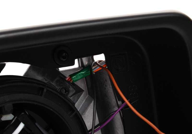 Retrovisor exterior izquierdo sin cristal, calefactable OEM 51168266599 para BMW E39 520i (todos los modelos compatibles). Original BMW.