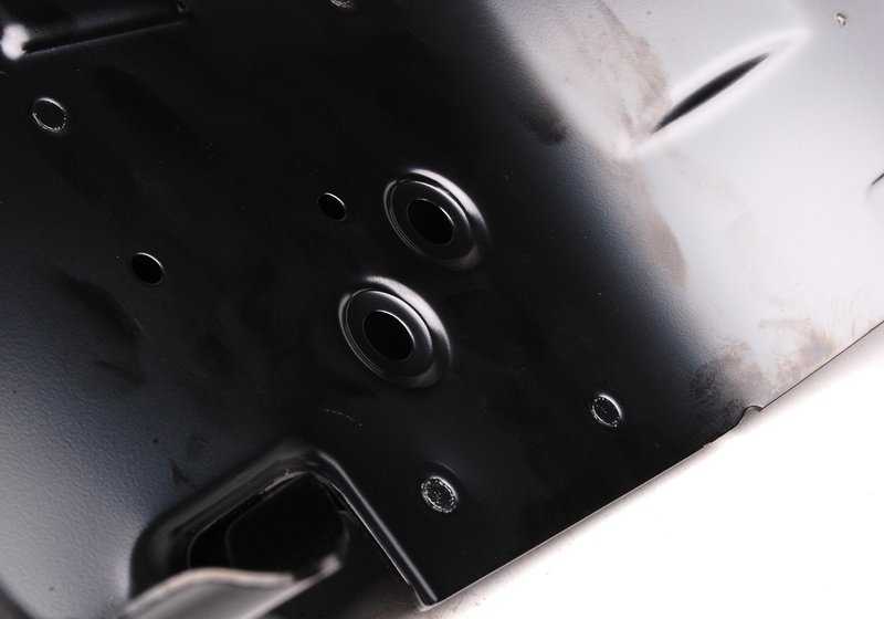 Soporte derecho de travesaño OEM 41147111070 para BMW E60, E61. Original BMW.