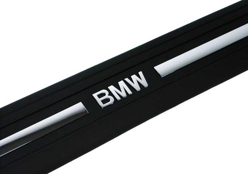Embellecedor entrada puerta delantera izquierda negro OEM 51478178119 para BMW E39. Original BMW.