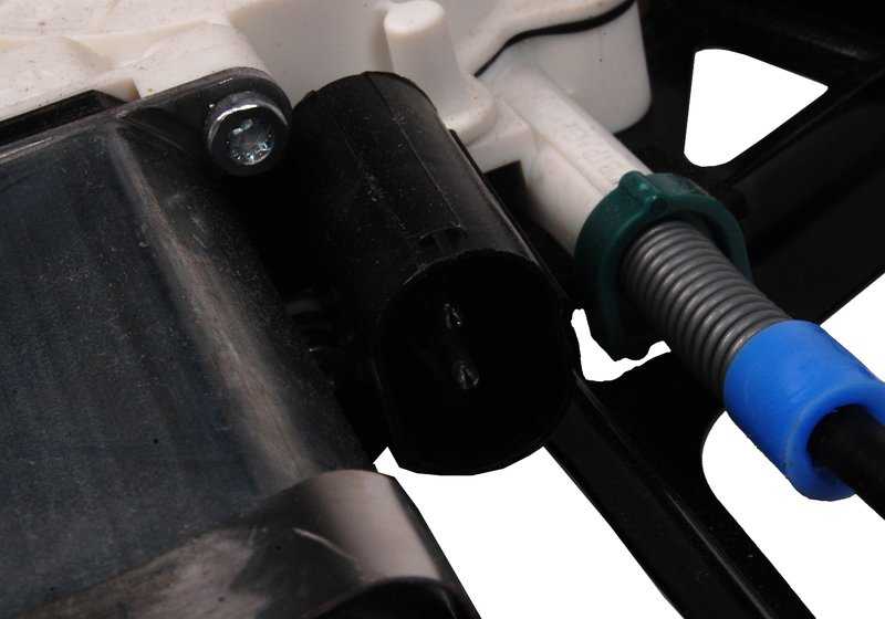 Elevalunas eléctrico delantero derecho OEM 51338125202 para BMW Serie 7 {E38 725tds, 728i} (todos los modelos y variantes entre 1995-2001). Recambio original BMW.