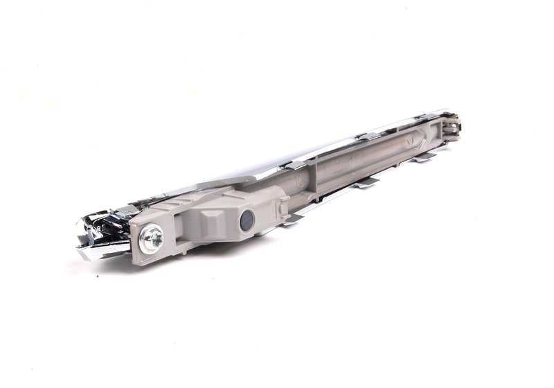 Embellecedor cromado derecho OEM 51138051602 para BMW Serie 1 E82. Pieza decorativa exterior original BMW.