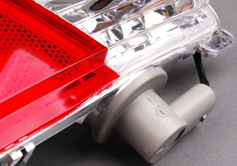 Piloto trasero izquierdo OEM 63217841121 para BMW E63 y E64. Original BMW.