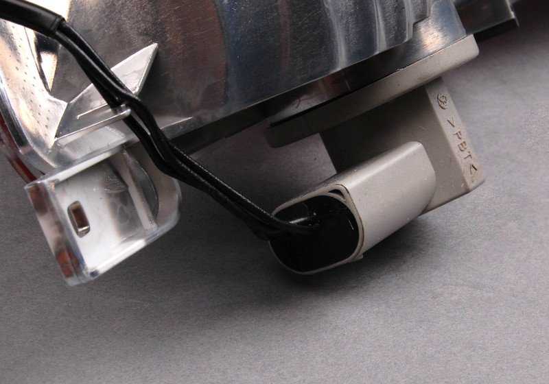 Piloto trasero izquierdo OEM 63217841121 para BMW E63 y E64. Original BMW.