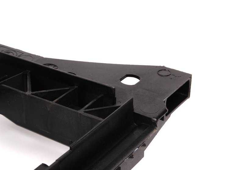 Soporte de radiador OEM 17111740796 para BMW E39 y E52. Original BMW.