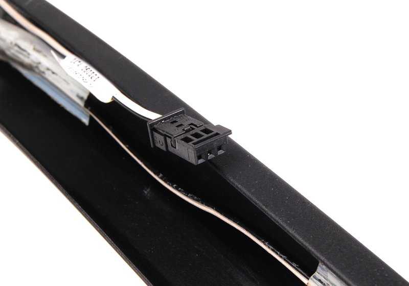 Cubierta marco de ventana derecha OEM 51348212524 para BMW E46. Original BMW.