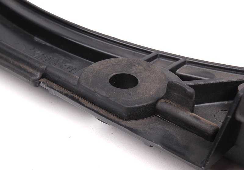 Marco de sujeción del radiador OEM 64546913887 para BMW E39 520i (M52) con cambio manual o automático. Original BMW.
