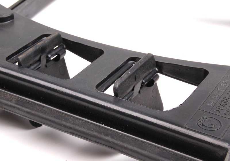 Marco de sujeción del radiador OEM 64546913887 para BMW E39 520i (M52) con cambio manual o automático. Original BMW.