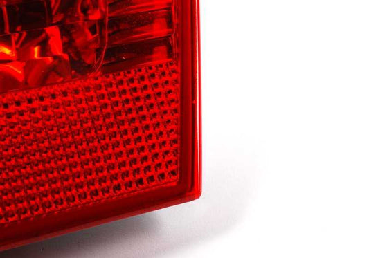 Piloto trasero derecho blanco en portón OEM 63216910538 para BMW E46 {316i AL11, AL12, AL21, AL22, AL51, AN72, AN82, AY11, AY31, AY32}. Original BMW.