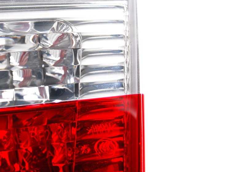 Piloto trasero derecho blanco en portón OEM 63216910538 para BMW E46 {316i AL11, AL12, AL21, AL22, AL51, AN72, AN82, AY11, AY31, AY32}. Original BMW.