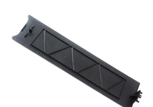 Tampa direita OEM 51711873624 Para BMW 5 E28 Series (Modelos: 518, 518i, 520i) com motores M10 e M20. Compatível com versões manuais e automáticas (1981-1987). BMW original.