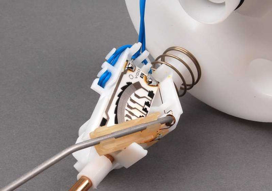 Sensor de nivel de combustible izquierdo OEM 16146758255 para BMW E36. Pieza original BMW.